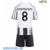 Camisa de time de futebol Juventus Teun Koopmeiners #8 Replicas 1º Equipamento Infantil 2025-26 Manga Curta (+ Calças curtas)